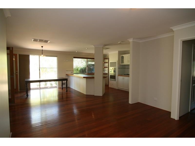 8 Janeville Place, South Guildford WA 6055