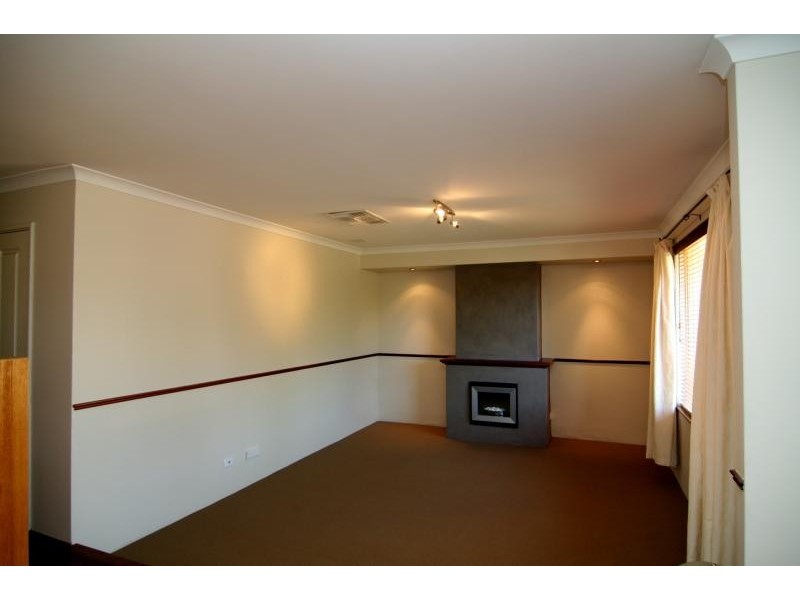 8 Janeville Place, South Guildford WA 6055
