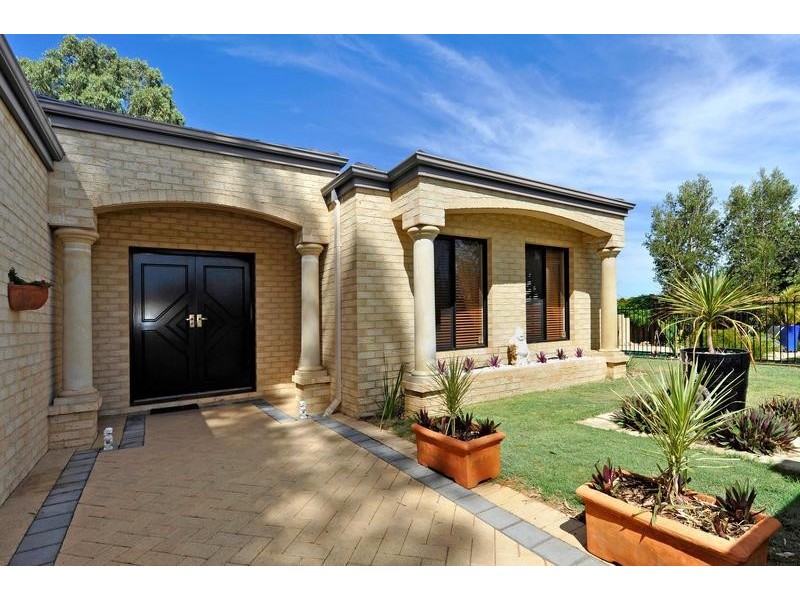 11 Lakeside Drive, Helena Valley WA 6056