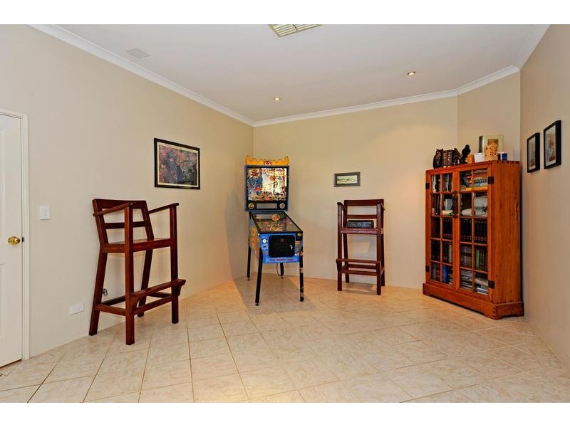 11 Lakeside Drive, Helena Valley WA 6056