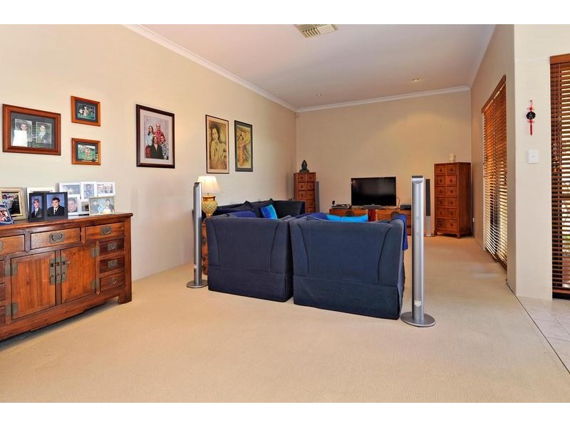 11 Lakeside Drive, Helena Valley WA 6056