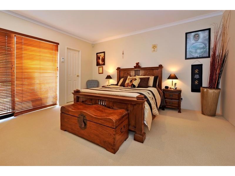 11 Lakeside Drive, Helena Valley WA 6056