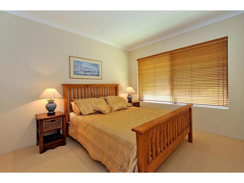 11 Lakeside Drive, Helena Valley WA 6056