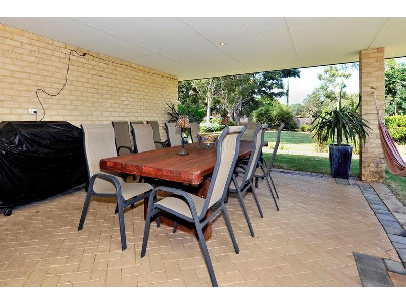 11 Lakeside Drive, Helena Valley WA 6056