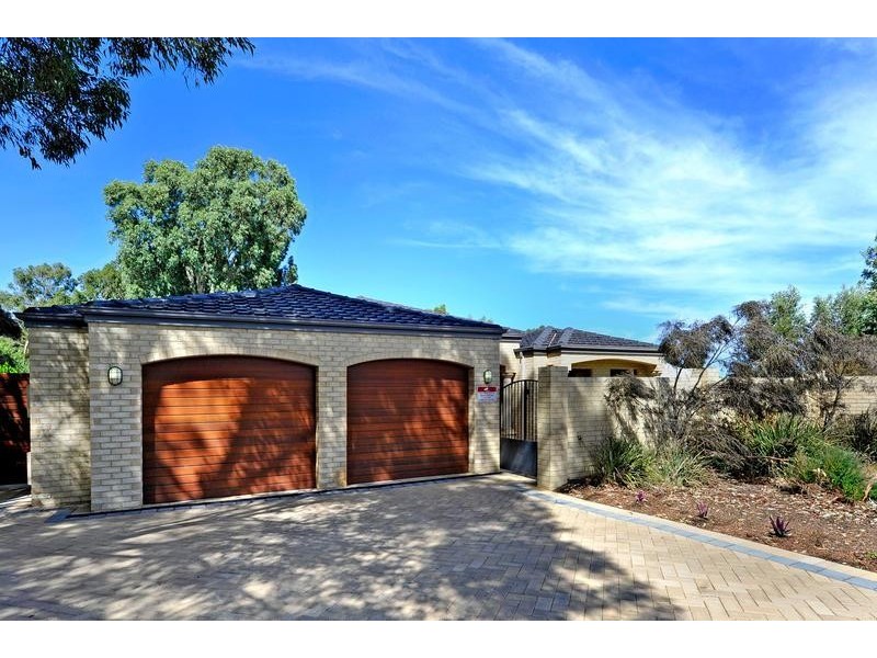 11 Lakeside Drive, Helena Valley WA 6056