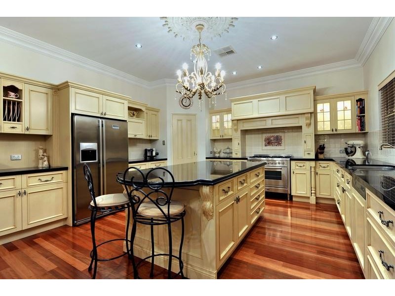 5 Kylee Close, South Guildford WA 6055