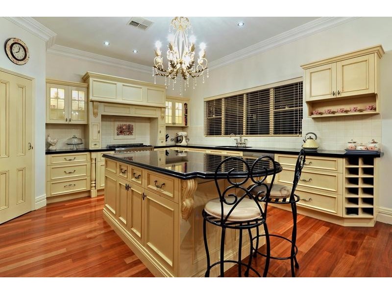 5 Kylee Close, South Guildford WA 6055