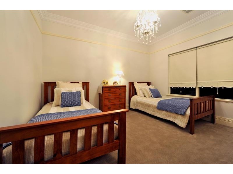 5 Kylee Close, South Guildford WA 6055