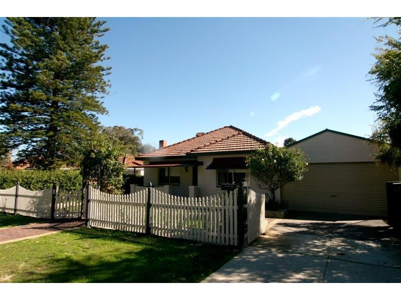 113 River View Avenue, South Guildford WA 6055