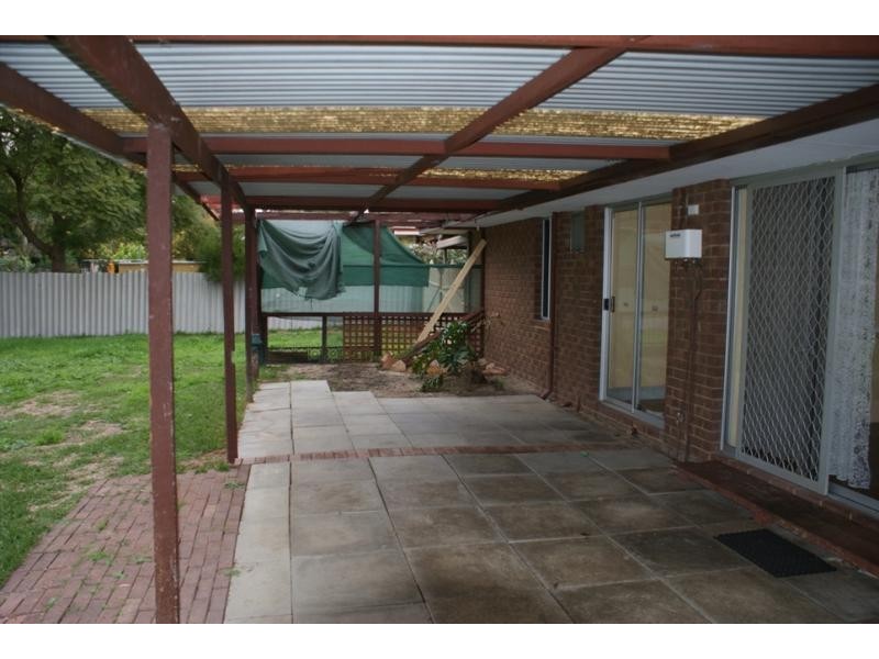 4 Silver Mallee Close, Camillo WA 6111