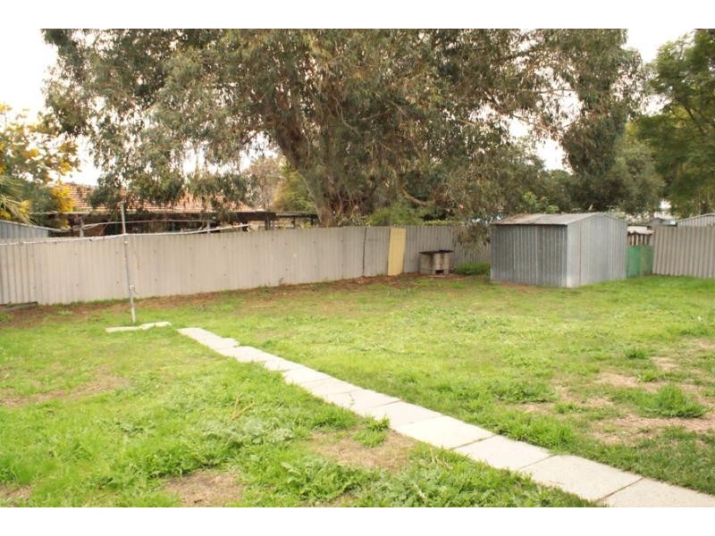 4 Silver Mallee Close, Camillo WA 6111