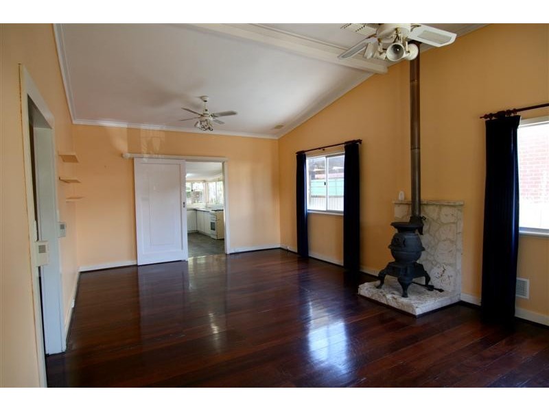 8 Leake Street, Bayswater WA 6053