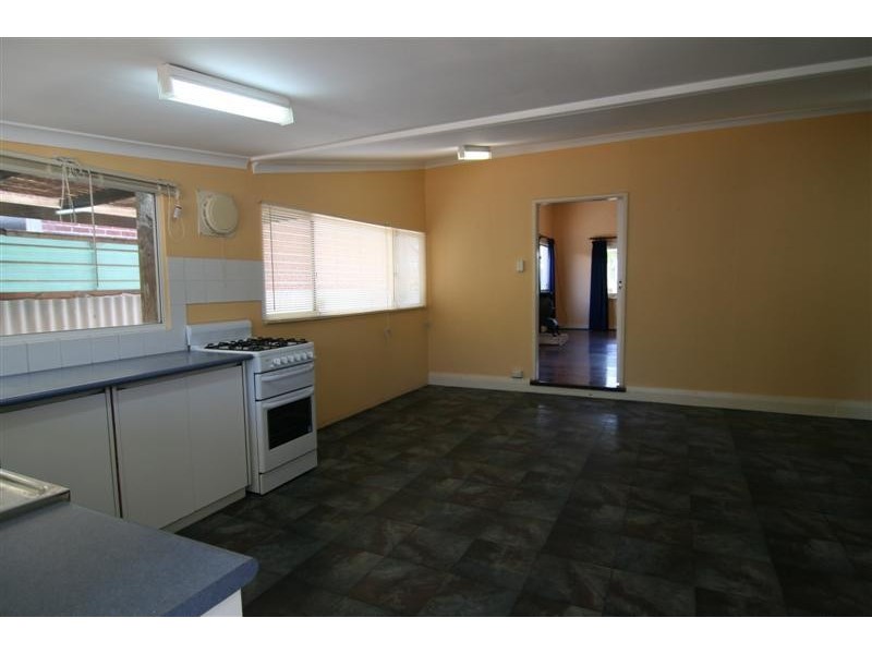 8 Leake Street, Bayswater WA 6053