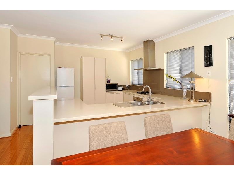 1/6 Roberts Street, Bayswater WA 6053