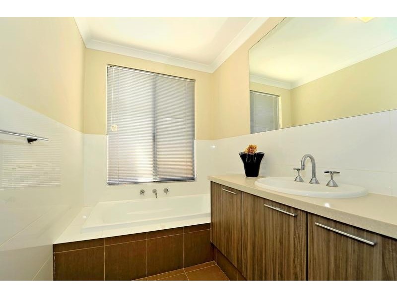 1/6 Roberts Street, Bayswater WA 6053