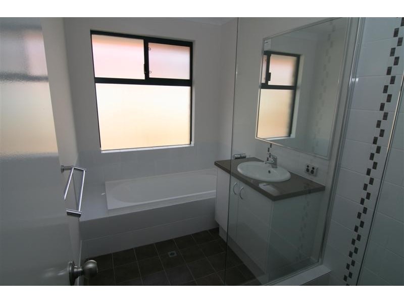 25A Grand Promenade, Bayswater WA 6053