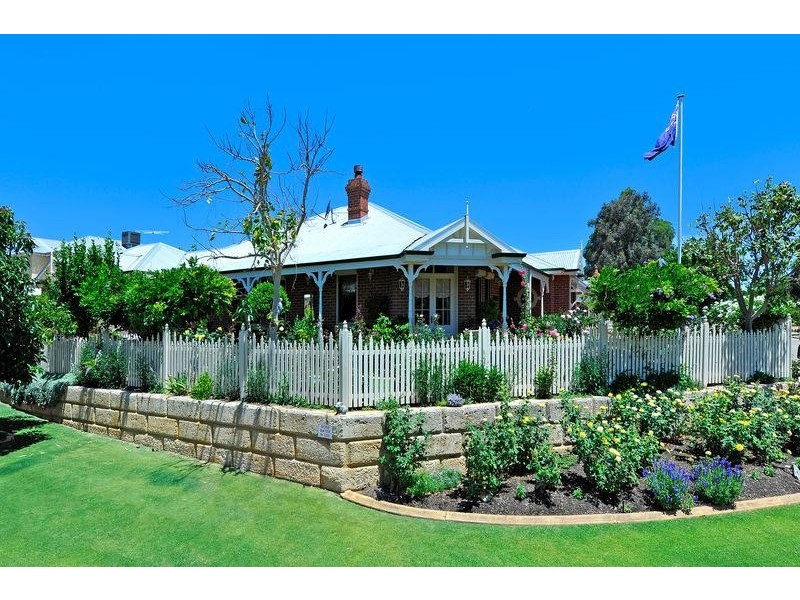 9 River Bank Boulevard, South Guildford WA 6055