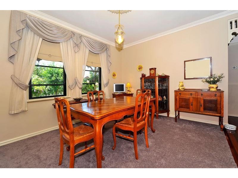 9 River Bank Boulevard, South Guildford WA 6055