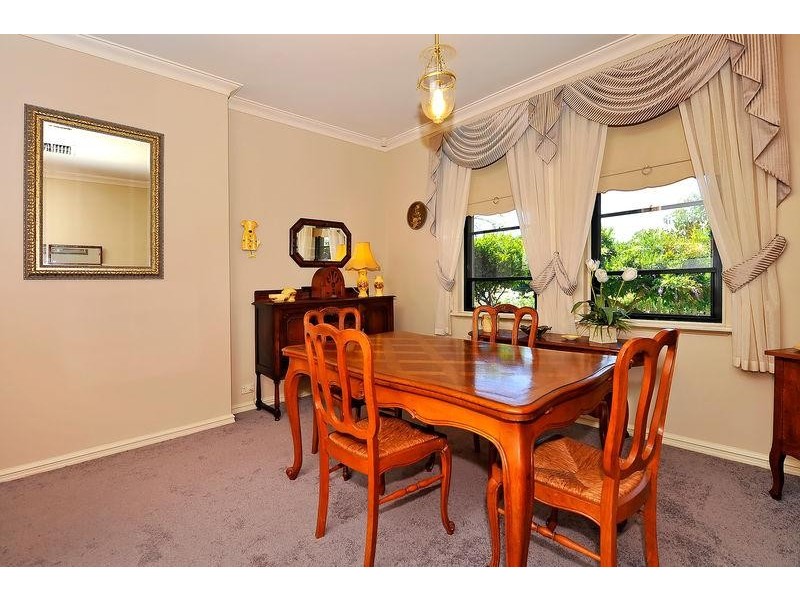 9 River Bank Boulevard, South Guildford WA 6055