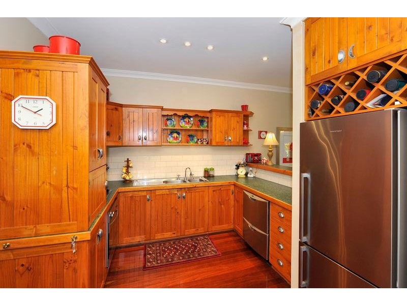 9 River Bank Boulevard, South Guildford WA 6055