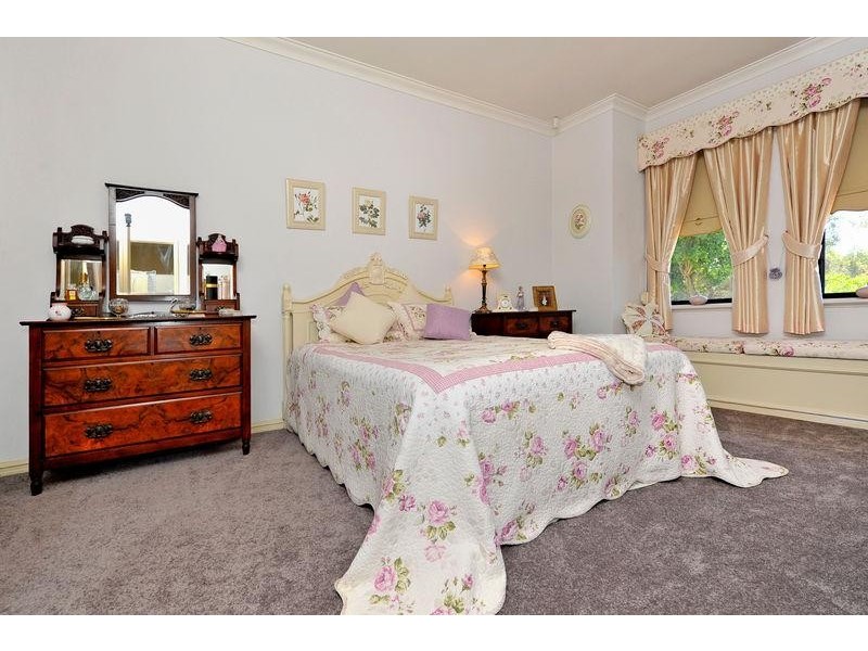 9 River Bank Boulevard, South Guildford WA 6055
