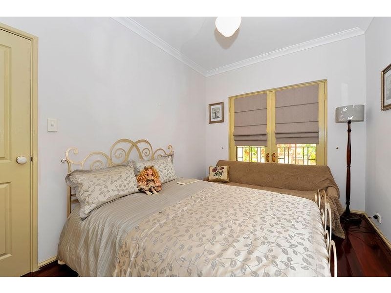 9 River Bank Boulevard, South Guildford WA 6055