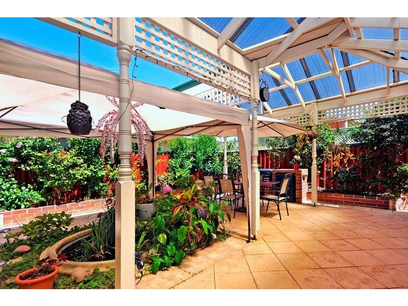 9 River Bank Boulevard, South Guildford WA 6055