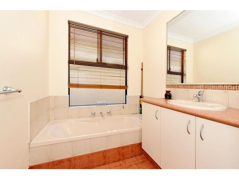 8 Digwood Close, Bayswater WA 6053