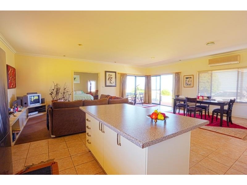 8-10 Sassafras St, King Island TAS 7256