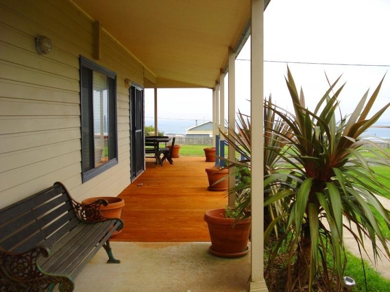 8-10 Sassafras St, King Island TAS 7256