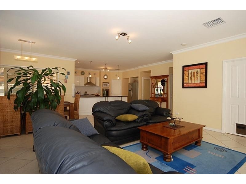 3 CREEKVIEW DRIVE, Mawson Lakes SA 5095