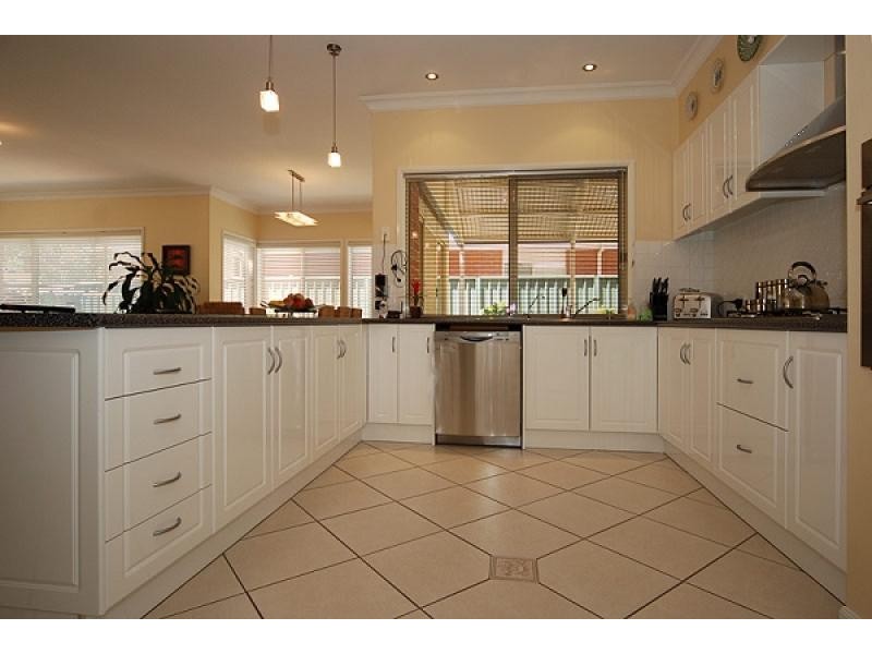 3 CREEKVIEW DRIVE, Mawson Lakes SA 5095