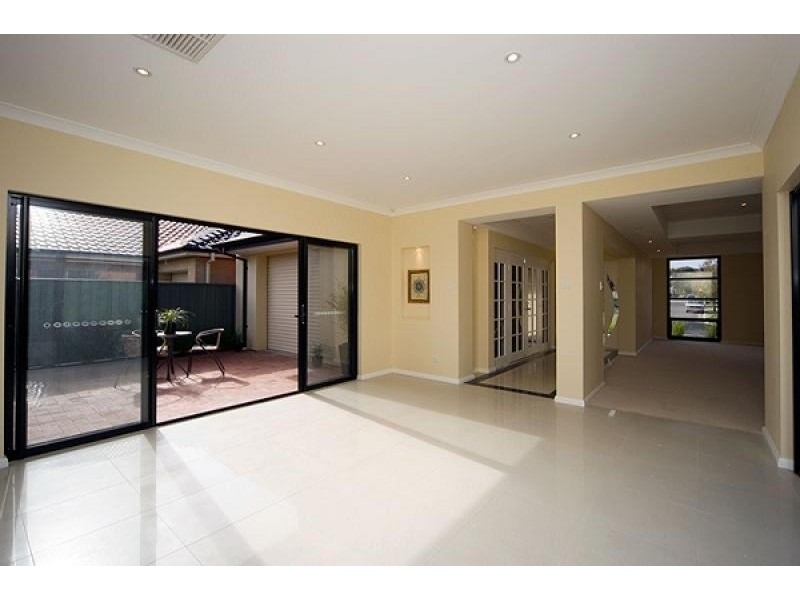 32 GRASSWREN WAY, Mawson Lakes SA 5095