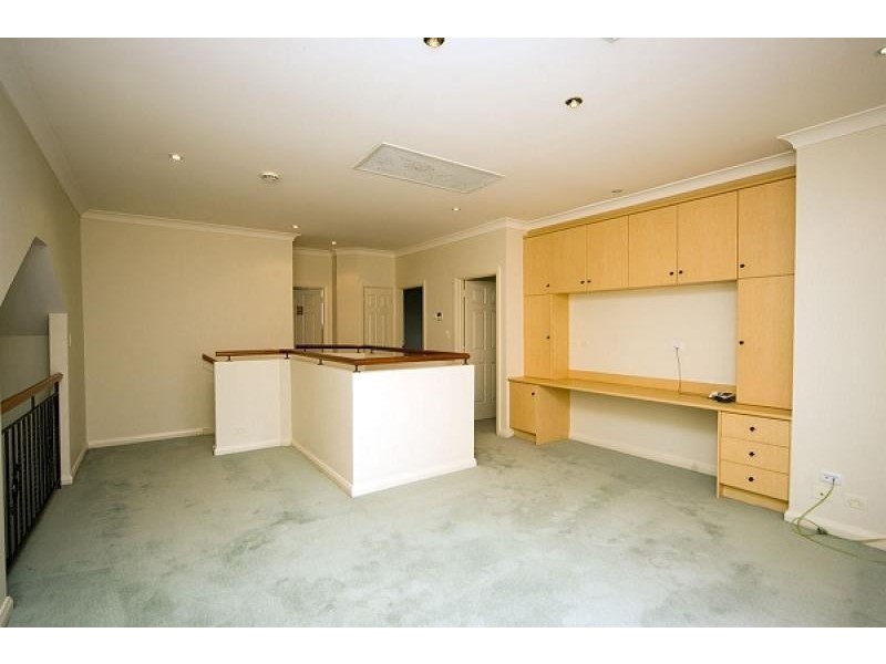 4 Windermere Crescent, Mawson Lakes SA 5095