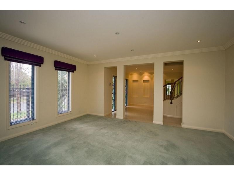 4 Windermere Crescent, Mawson Lakes SA 5095