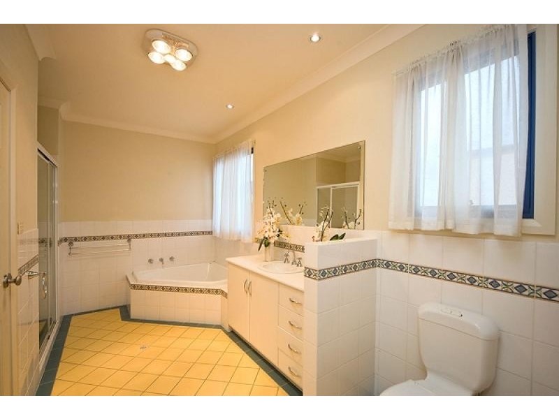 4 Windermere Crescent, Mawson Lakes SA 5095