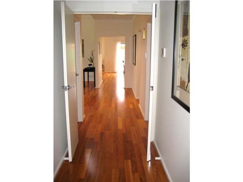 18 Dutton Avenue, Mawson Lakes SA 5095