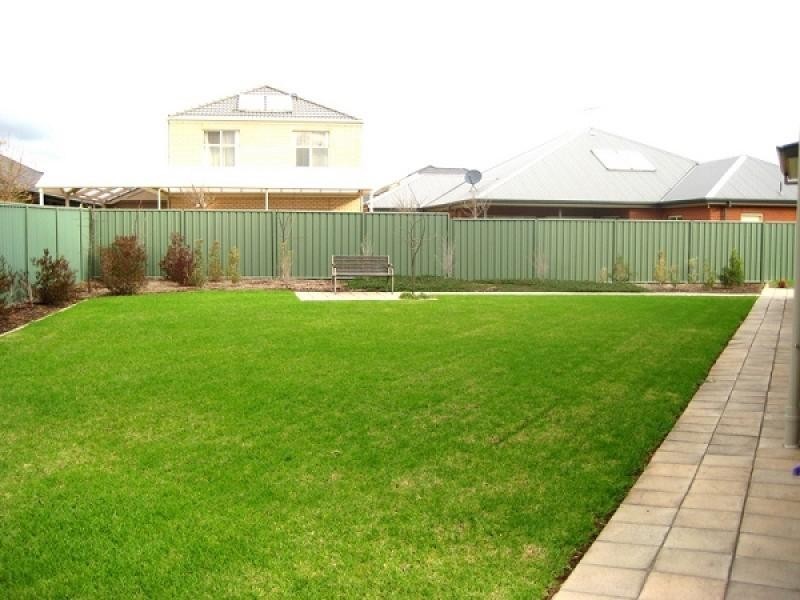 18 Dutton Avenue, Mawson Lakes SA 5095