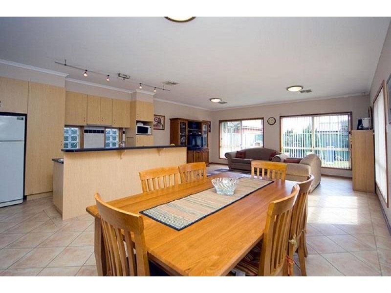 3 Swan Circuit, Mawson Lakes SA 5095