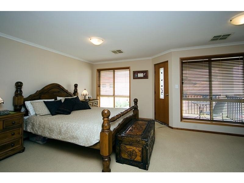 3 Swan Circuit, Mawson Lakes SA 5095