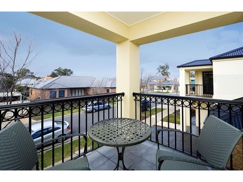 3 Swan Circuit, Mawson Lakes SA 5095