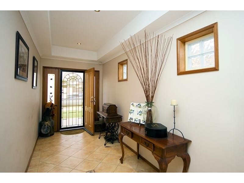 3 Swan Circuit, Mawson Lakes SA 5095
