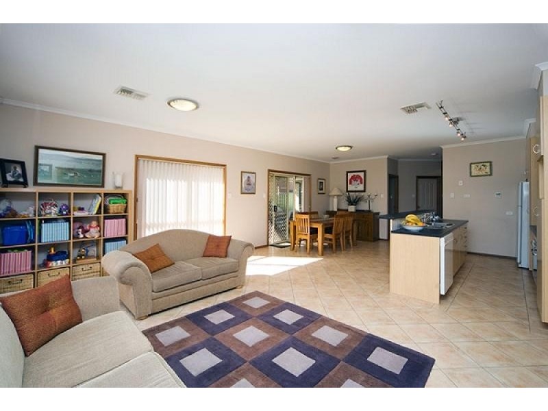 3 Swan Circuit, Mawson Lakes SA 5095