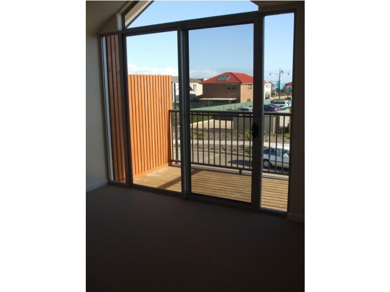 5 EVERARD COURT, Mawson Lakes SA 5095