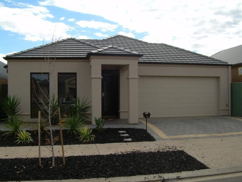 11 Brimpton Avenue, Mawson Lakes SA 5095