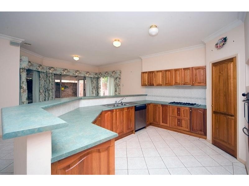 1 Riverbank Parade, Gulfview Heights SA 5096