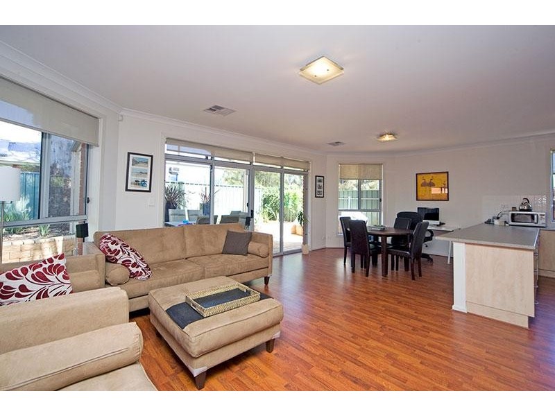 27 Swan Circuit, Mawson Lakes SA 5095