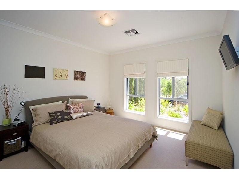 27 Swan Circuit, Mawson Lakes SA 5095