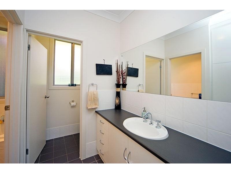 27 Swan Circuit, Mawson Lakes SA 5095