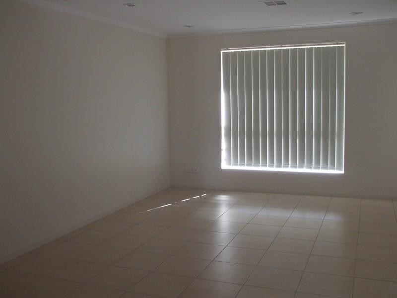 8 Everest Avenue, Andrews Farm SA 5114